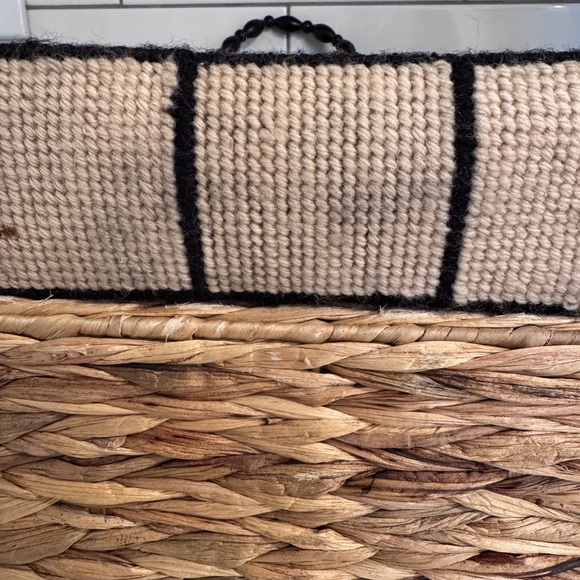 Handcrafted Crochet Tote Bag with Floral and‎ Insect Design - Picture 5 of 8